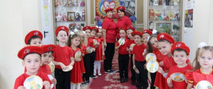 27 сентября в России отмечается общенациональный праздник — День воспитателя и всех дошкольных работников
